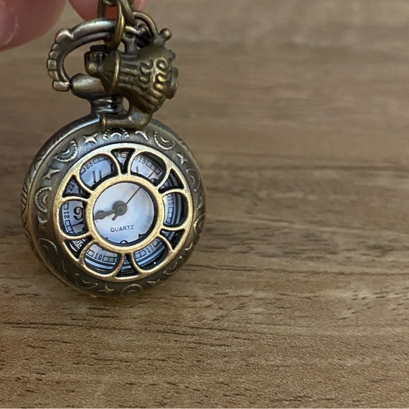 SOLD - Alice in Wonderland watch necklace - Picture 8 of 13